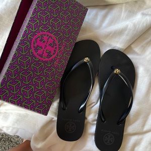 black tory burch sandals never worn
